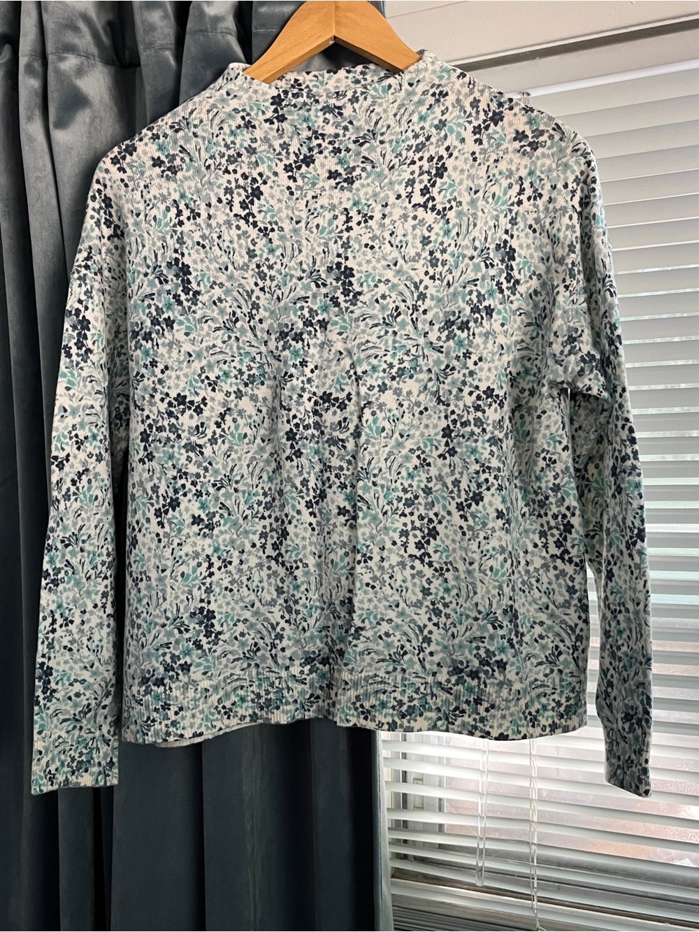 Garnet Hill 100% Cashmere Floral Long Sleeve Mock Neck Soft Lightweight Sweater